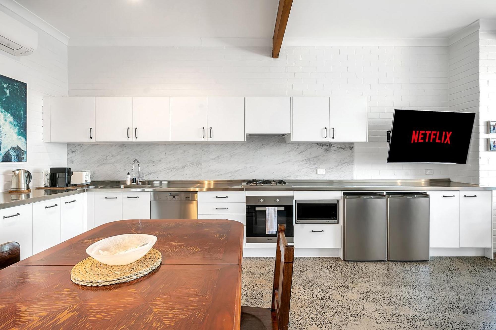 Upscale Cliffside Studio With Ocean Views North Bondi Sydney Exterior photo